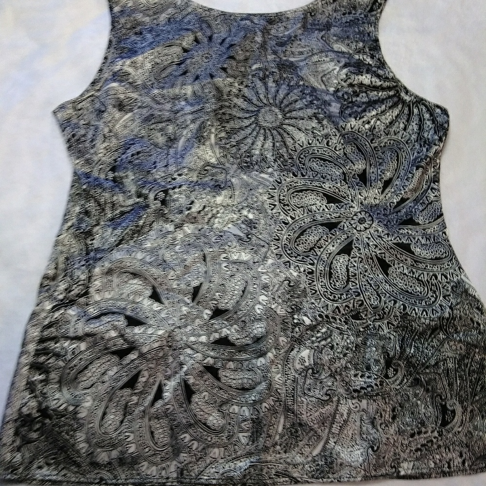 Essentials By Milano satin blouse. Size S - Picture 2 of 5